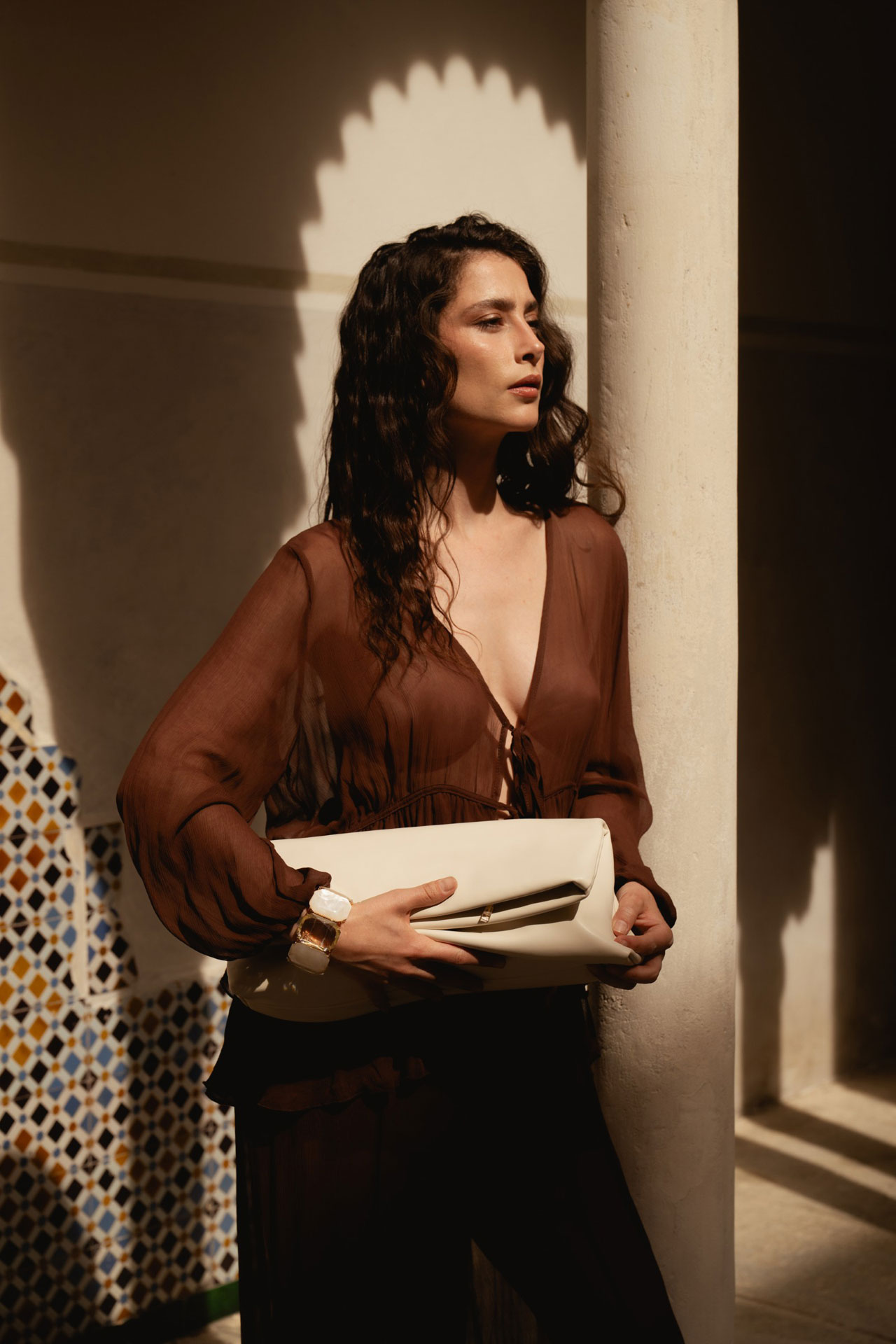 Myastreet è il brand italiano di riferimento per l’abbigliamento femminile all’ingrosso, progettato per la donna dinamica che cerca un equilibrio perfetto tra eleganza e funzionalità. La collezione spazia dai blazer sartoriali alla maglieria elegante, offrendo un total look versatile e raffinato. Showroommilano distribuisce Myastreet in Lombardia, garantendo ai retailer una proposta moda di alta qualità, capace di fondere tradizione e modernità con una vestibilità impeccabile. Grazie alla nostra logistica in Lombardia, offriamo il servizio di consegna immediata su tutta la linea Myastreet, permettendo ai punti vendita di aggiornare costantemente l’assortimento con capi contemporanei e pronti per la vendita.