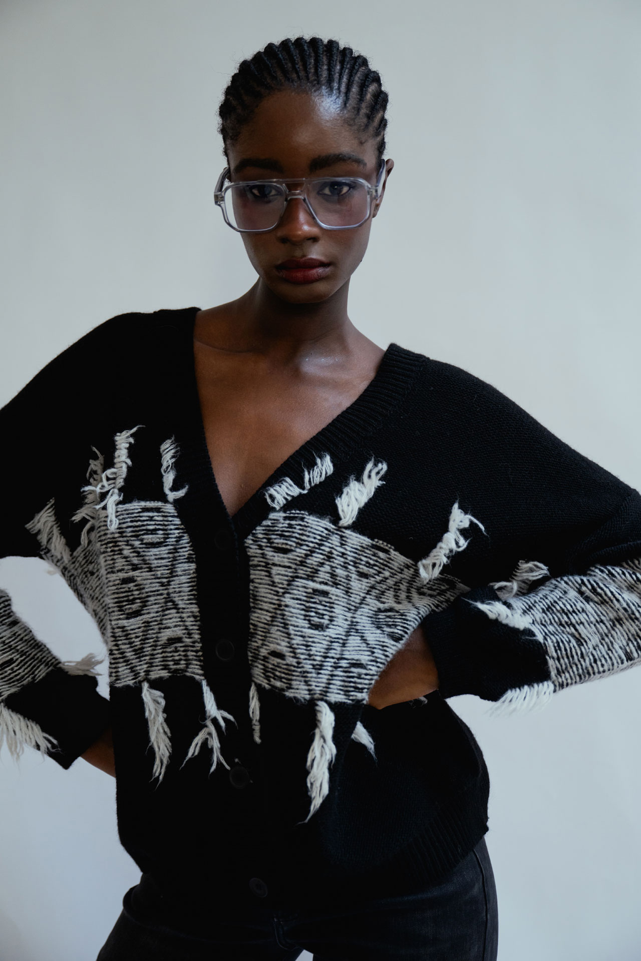Myastreet è il brand italiano di riferimento per l’abbigliamento femminile all’ingrosso, progettato per la donna dinamica che cerca un equilibrio perfetto tra eleganza e funzionalità. La collezione spazia dai blazer sartoriali alla maglieria elegante, offrendo un total look versatile e raffinato. Showroommilano distribuisce Myastreet in Lombardia, garantendo ai retailer una proposta moda di alta qualità, capace di fondere tradizione e modernità con una vestibilità impeccabile. Grazie alla nostra logistica in Lombardia, offriamo il servizio di consegna immediata su tutta la linea Myastreet, permettendo ai punti vendita di aggiornare costantemente l’assortimento con capi contemporanei e pronti per la vendita.
